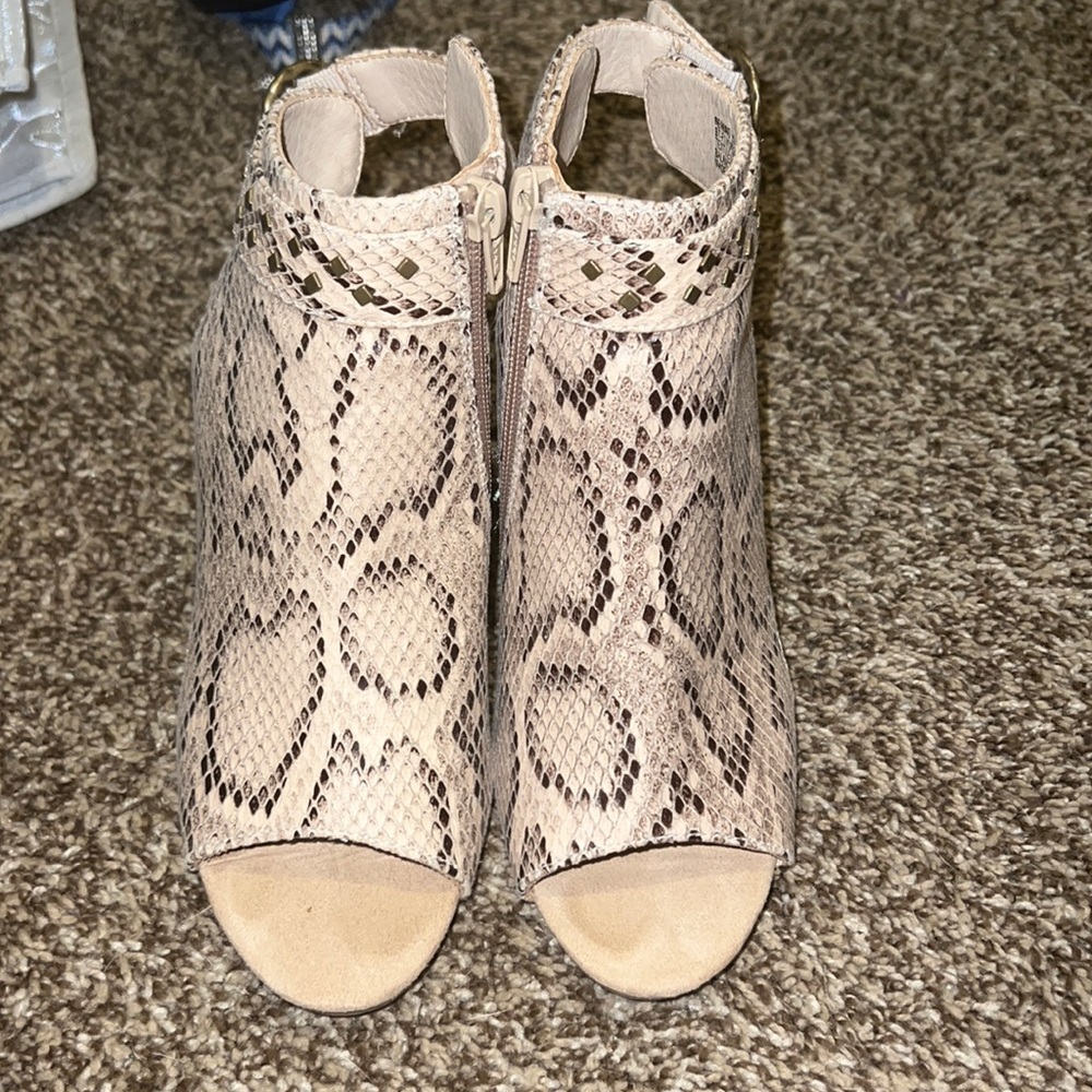 Snake skin heels. Size 7. Selling just because I never wear them. Super cute.